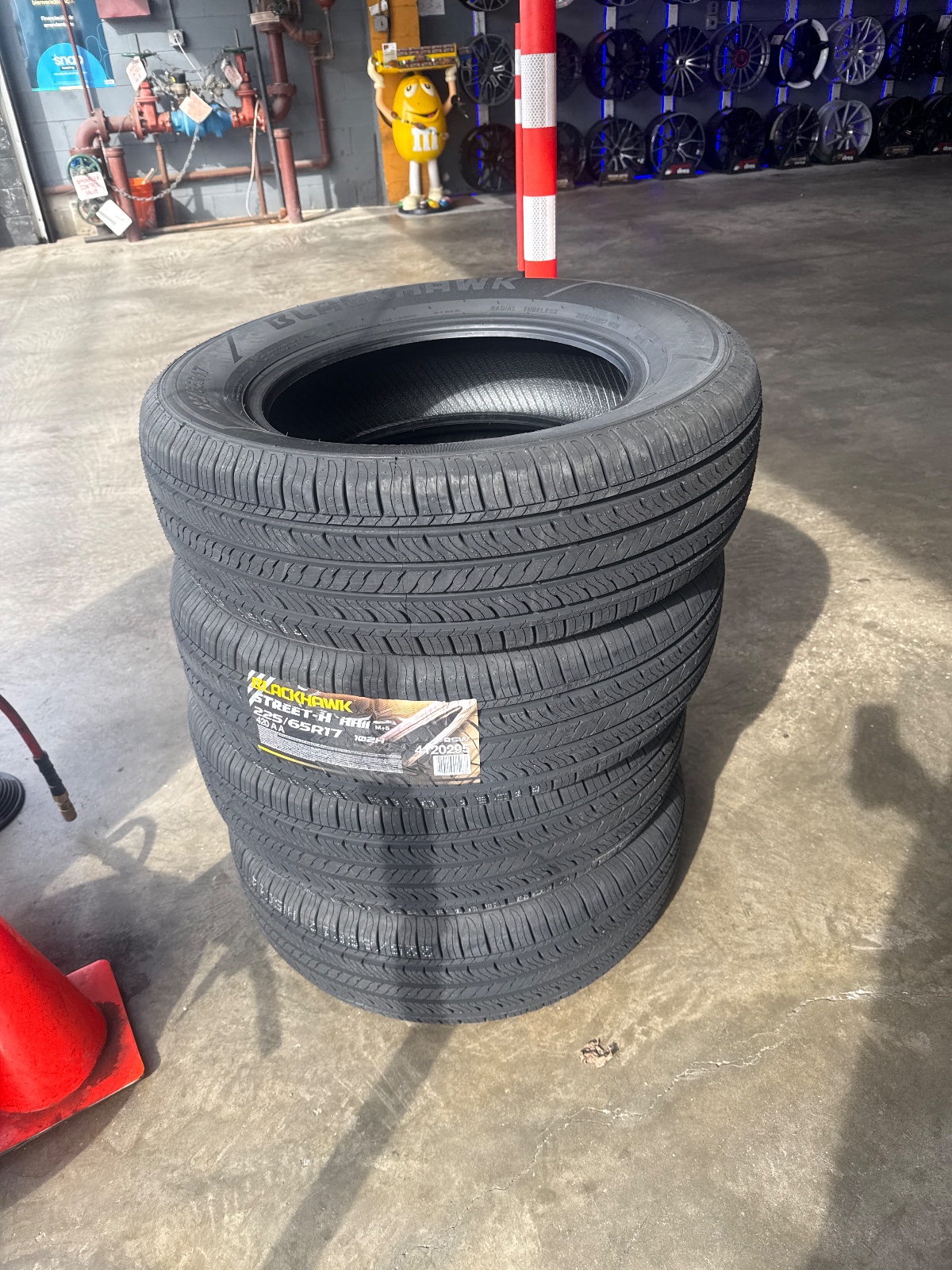 Blackhawk Street h 225/65R17 102H