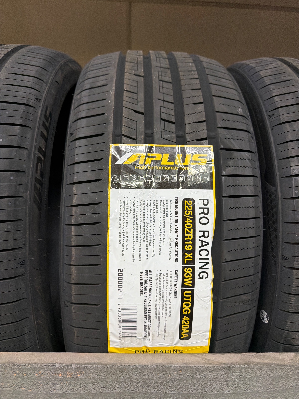 Aplus Pro Racing 225/40R19 93W