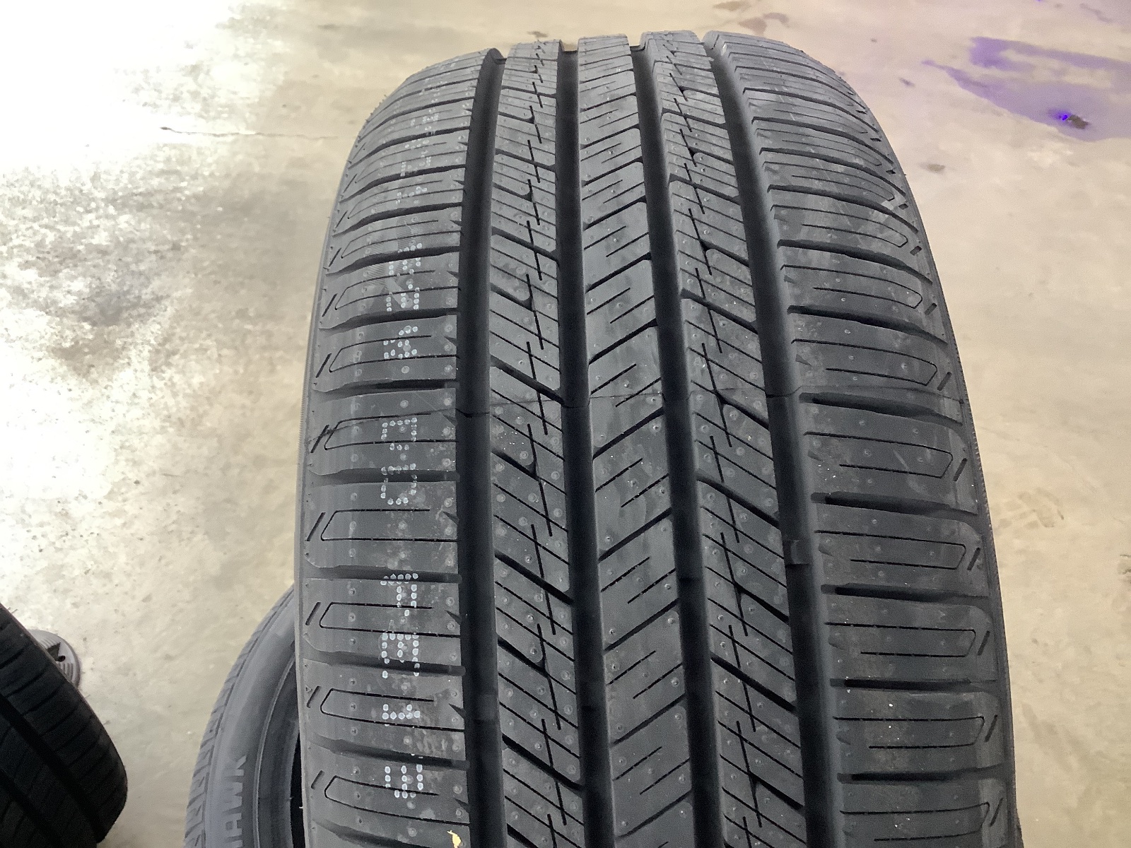 Blackhawk QUALITY SUV 235/50R18 97VV