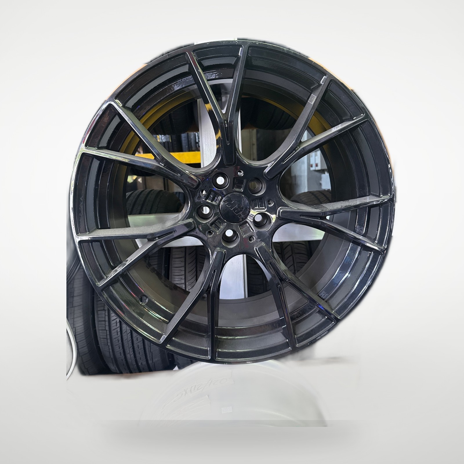 Aftermarket staggered Wheel 20"