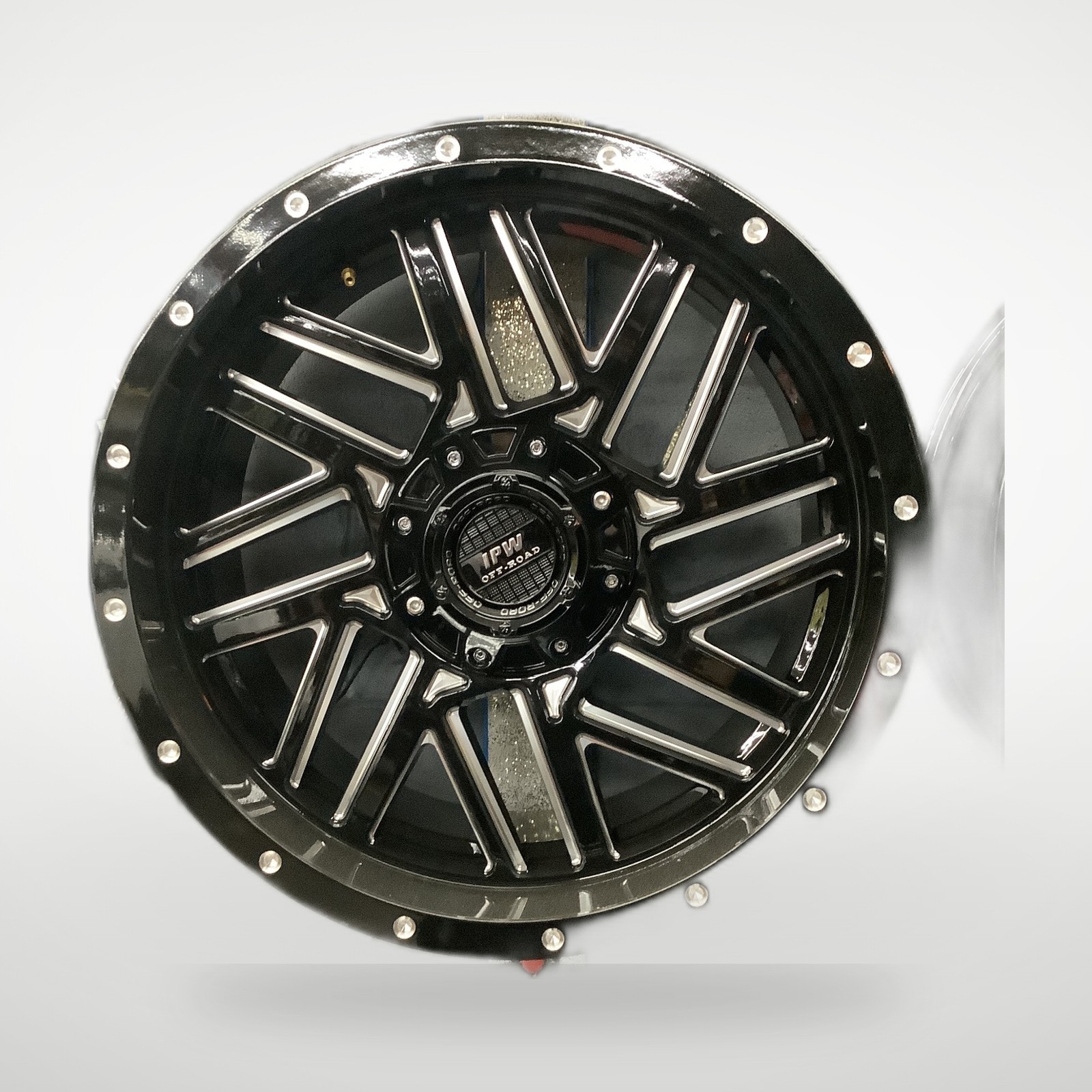 Aftermarket W930 Wheel 20"