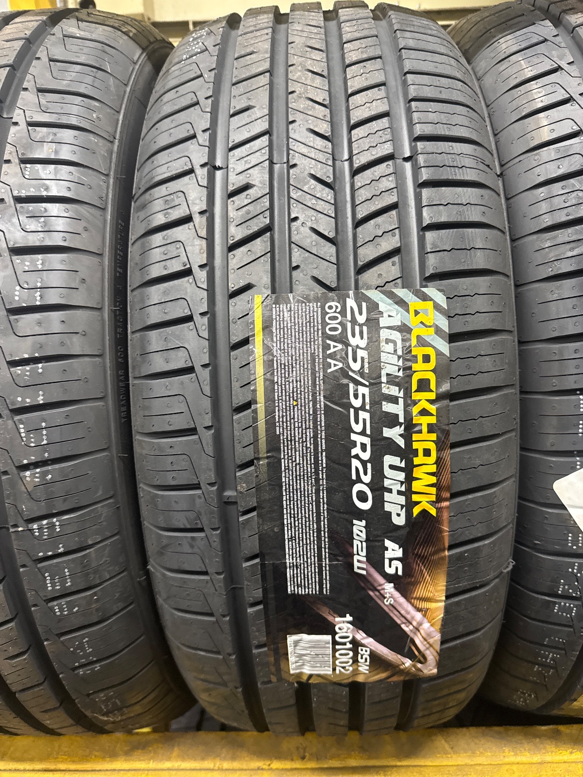Blackhawk AGILITY UHP A5 235/55R20 102W