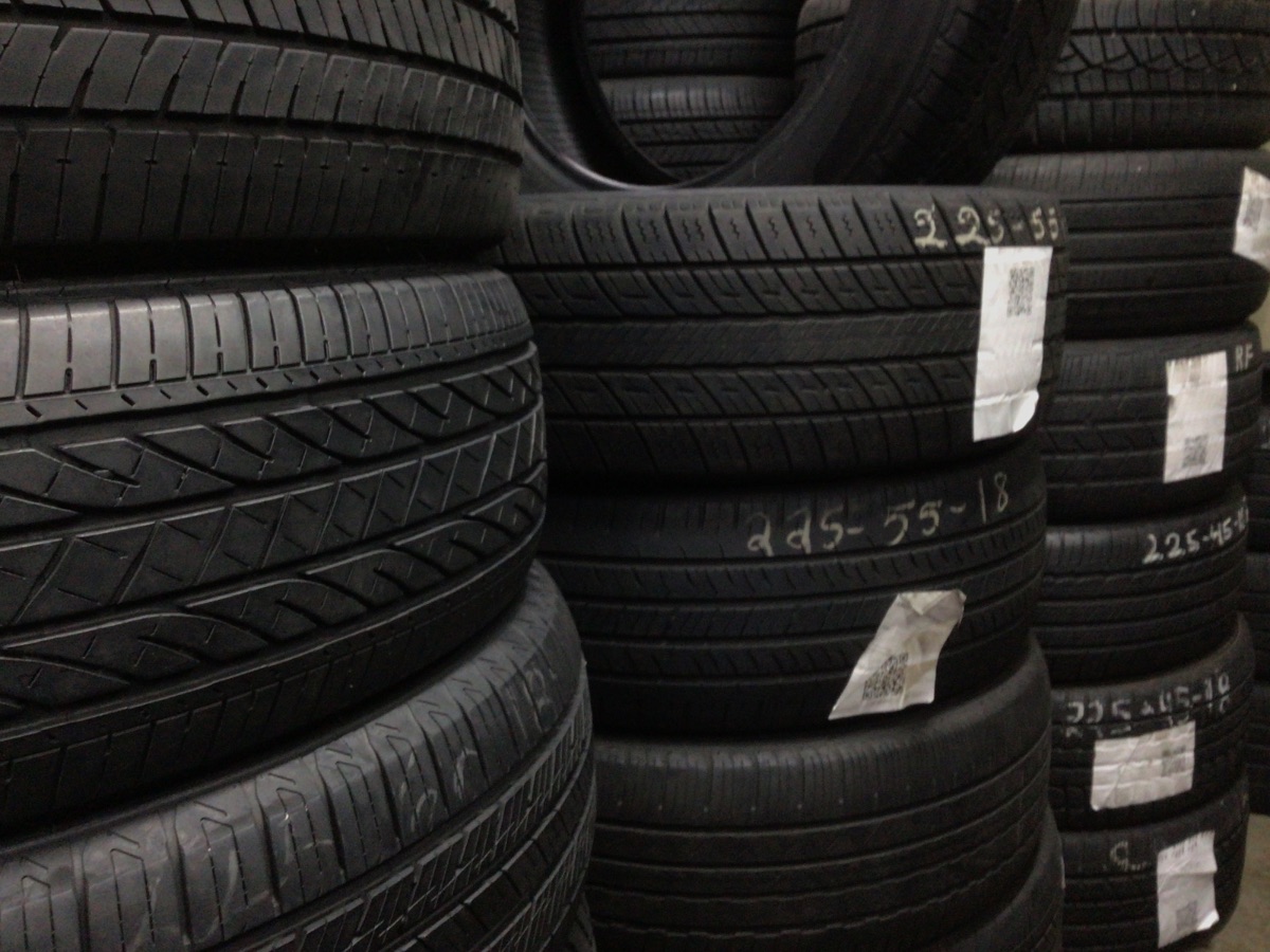 P225/55R18