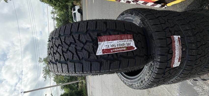 Landspider 285/45R22 · New